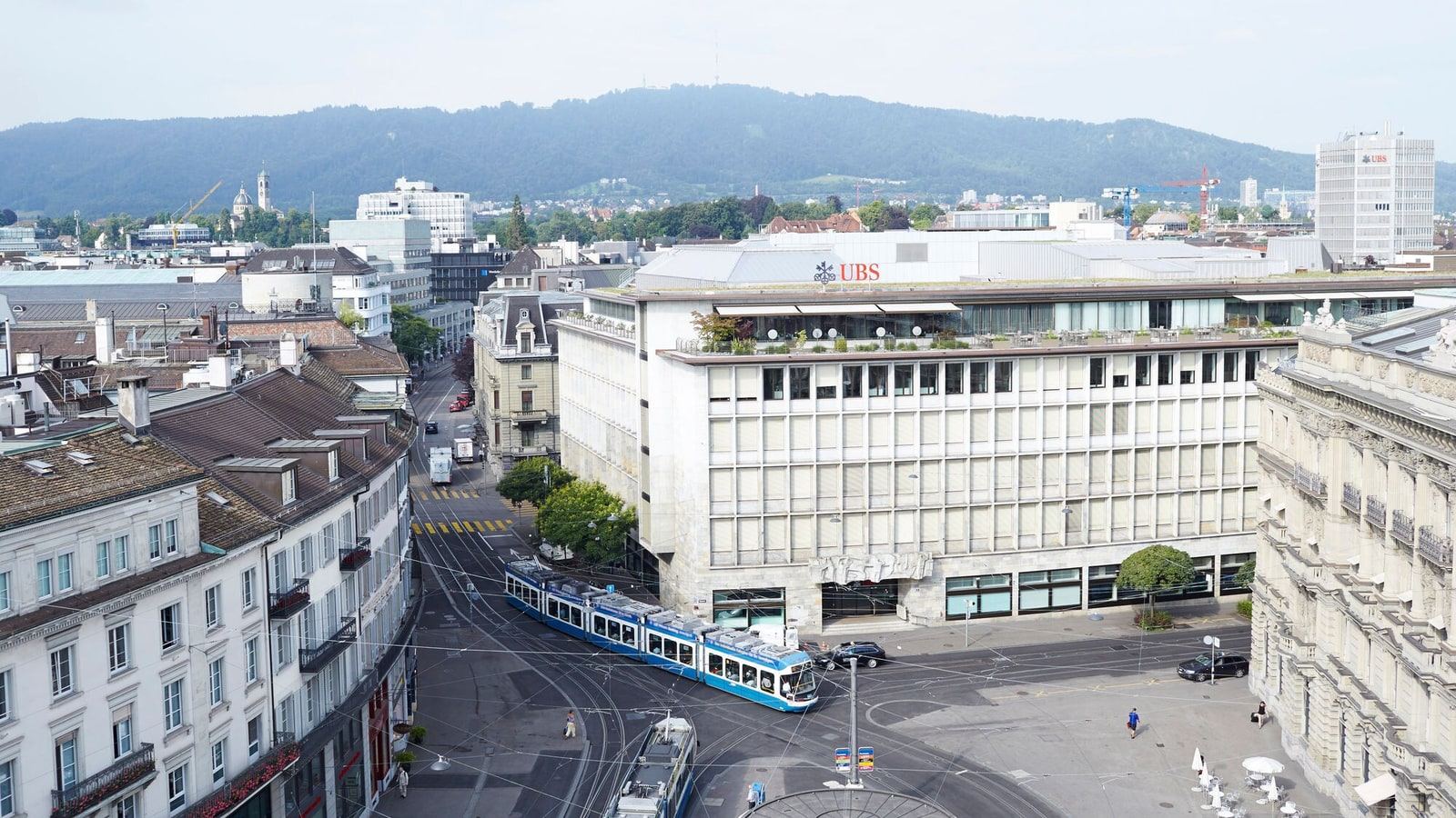 UBS building and city context in Zurich.
