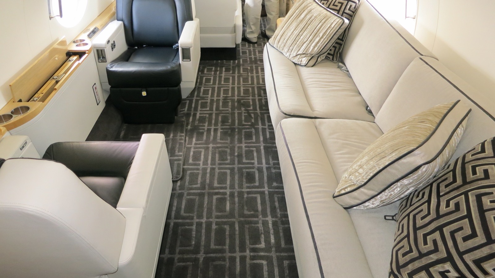 Gulfstream G550 cabin interior.