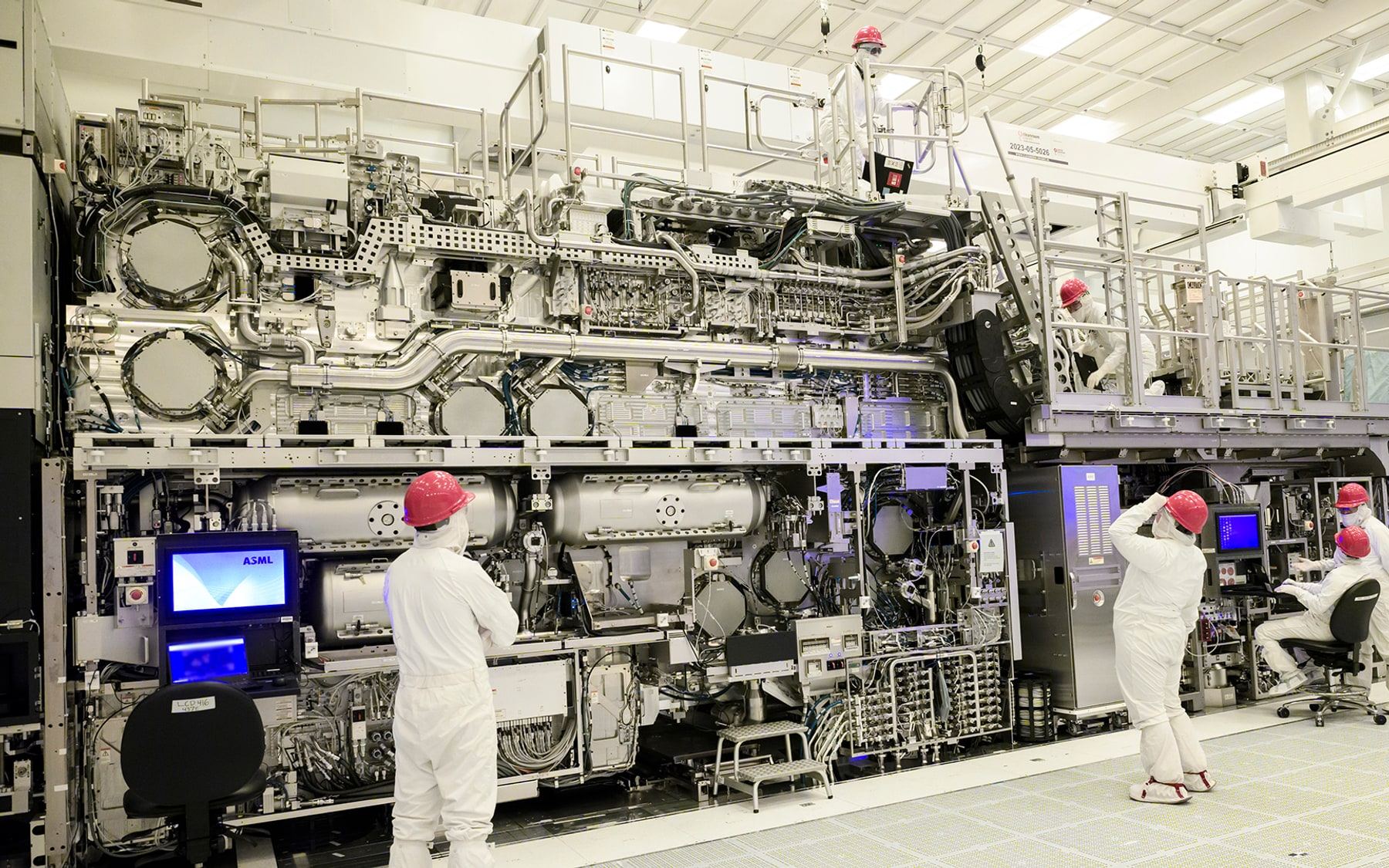 Intel semiconductor scene showing advanced chipmaking equipment and foundry-scale manufacturing signal.