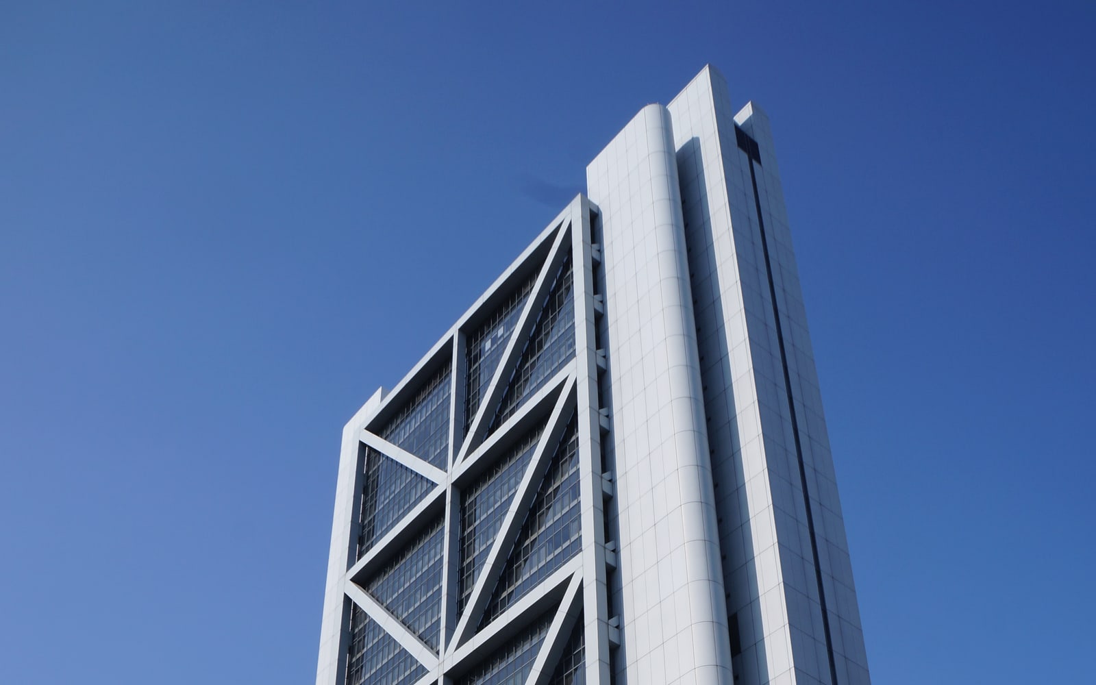 Procter & Gamble tower cropped to show corporate headquarters scale.